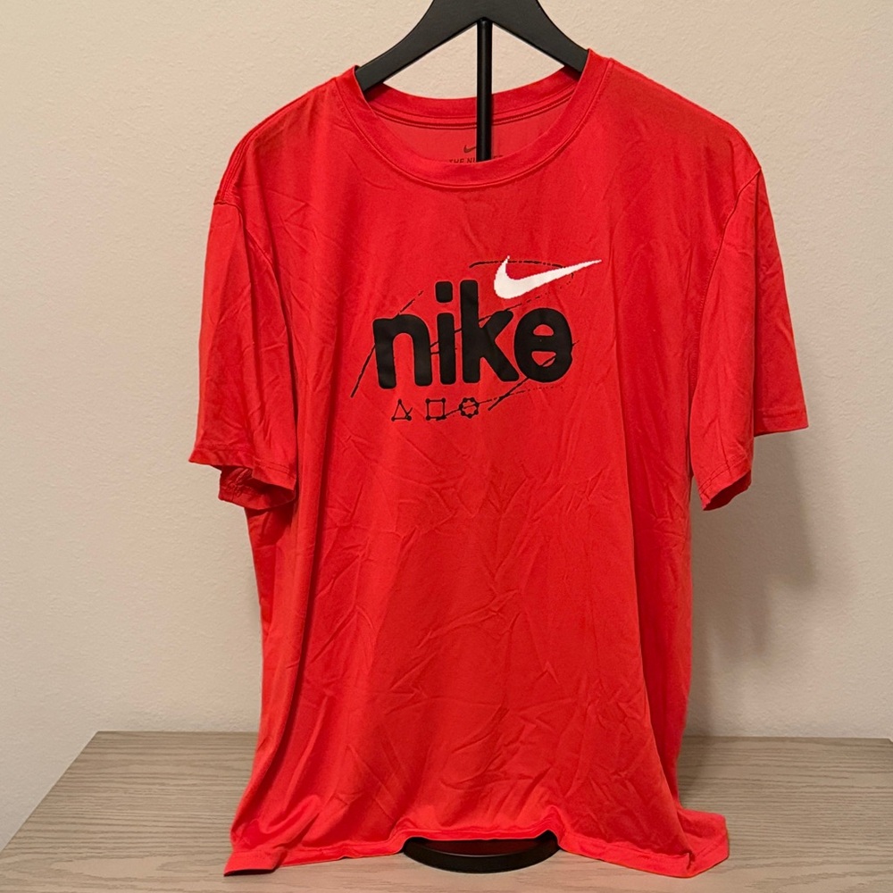 Nike Men's Bold Red Short Sleeve Tee
